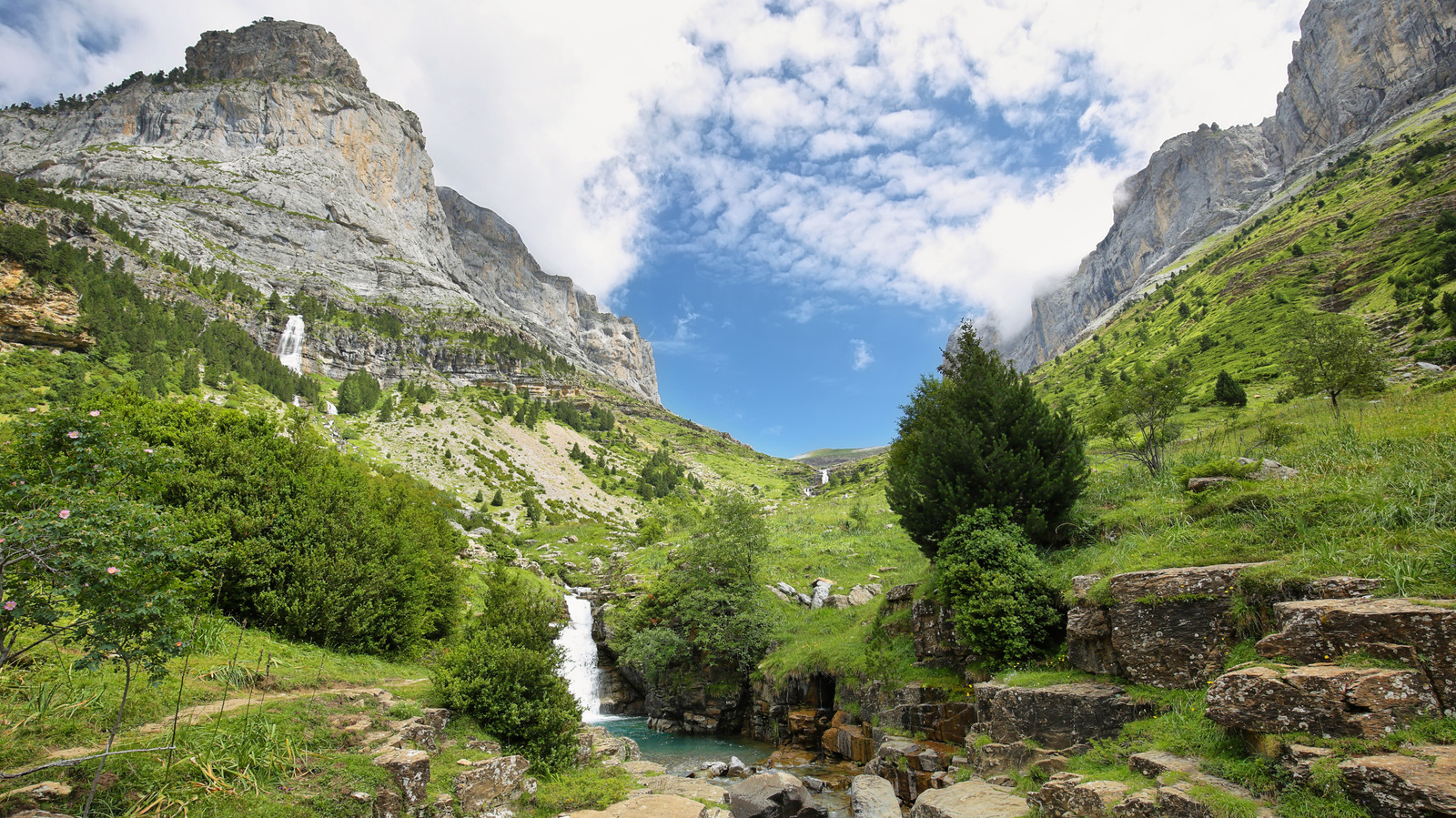 La meilleure vue panoramique de 2025 se trouve dans un parc national espagnol isolé, entouré de montagnes enneigées