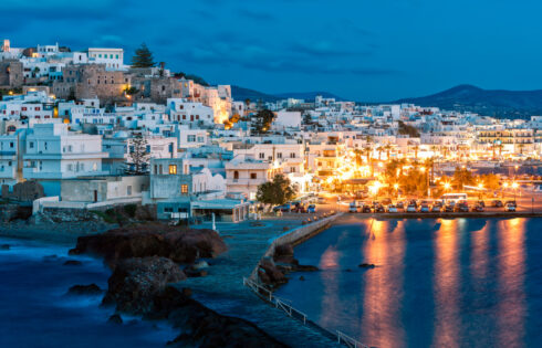 L'une des plus belles îles discrètes de Grèce est une escapade ensoleillée avec des plages dorées et des villages blanchis à la chaux