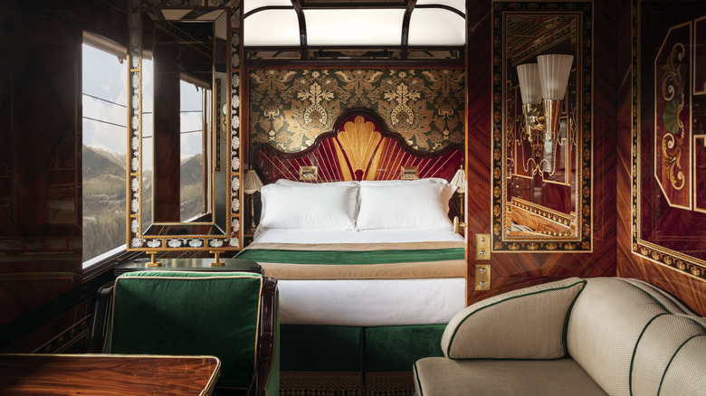 Intérieur de la Vienna Grand Suite du Venice Simplon-Orient-Express, un train de luxe de Belmond