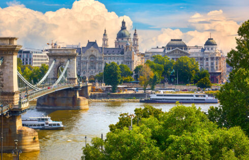 Le protégé de Rick Steves partage ses réflexions sur sa visite dans ce pays d'Europe centrale en période de troubles politiques