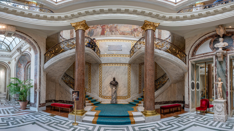 L'escalier à double hélice du Jardin d'Hiver du Musée Jacquemart-André à Paris