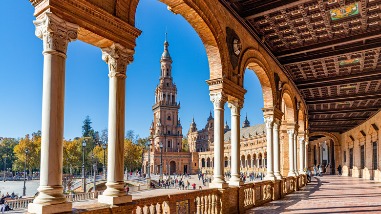 Lumière d'automne depuis la Plaza de España de Séville