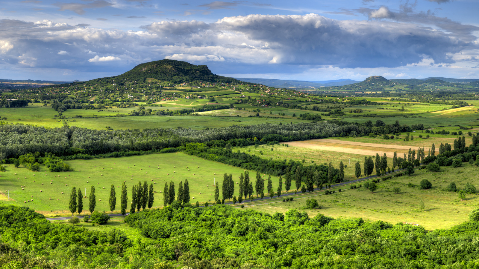 La « destination de camping la plus prisée » d'Europe est un pays luxuriant rempli de parcs et de lacs sous-estimés