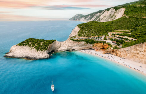 5 îles grecques accessibles mais hors des sentiers battus où se retirer pour un bonheur balnéaire calme