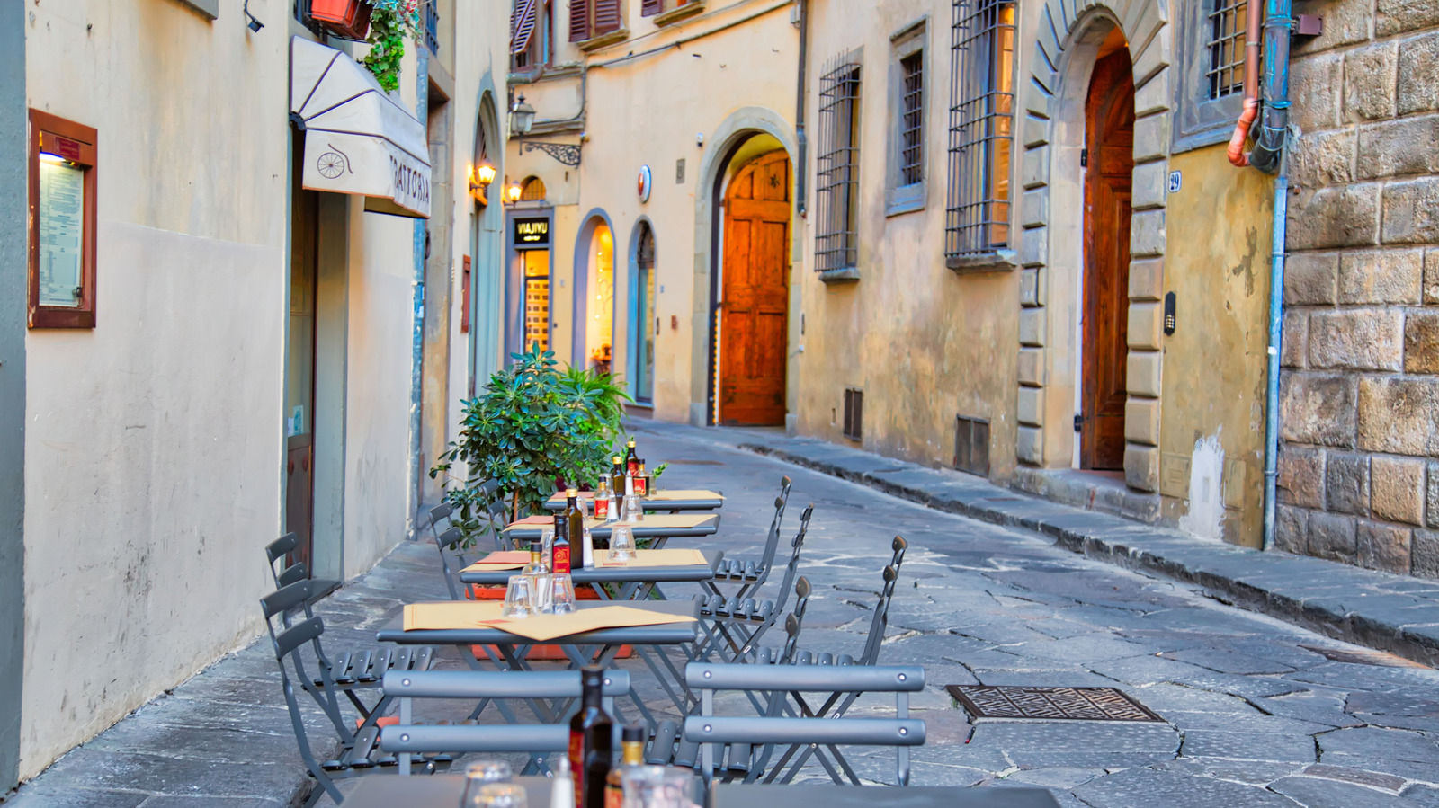 Cette ville italienne très populaire pour les vacances a récemment interdit les repas en plein air
