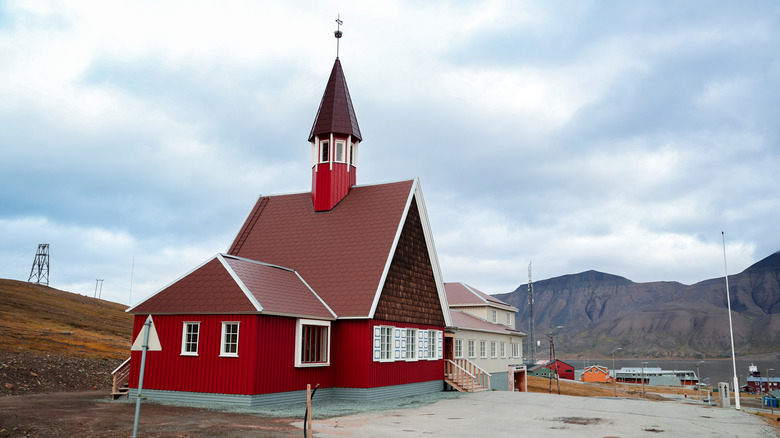 Église en bois rouge à Longyearbyen, Spitzberg