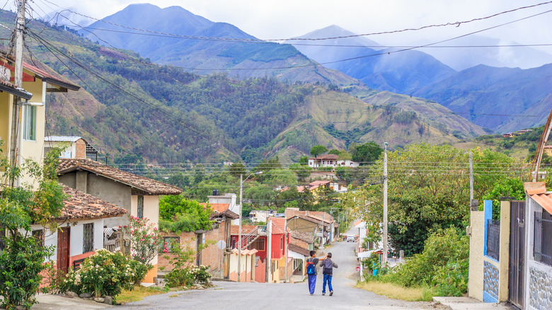 Vue sur la rue à Vilcabamba, Équateur