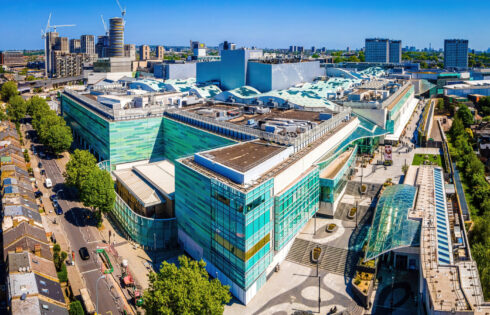 Le plus grand centre commercial d'Europe est un vaste complexe de boutiques, de restaurants et de lieux à visiter à Londres