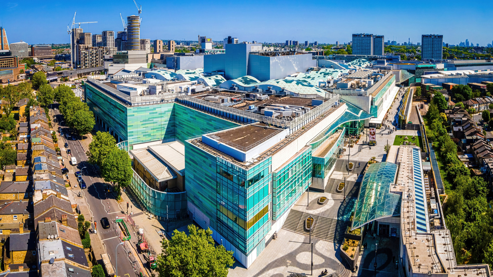 Le plus grand centre commercial d'Europe est un vaste complexe de boutiques, de restaurants et de lieux à visiter à Londres