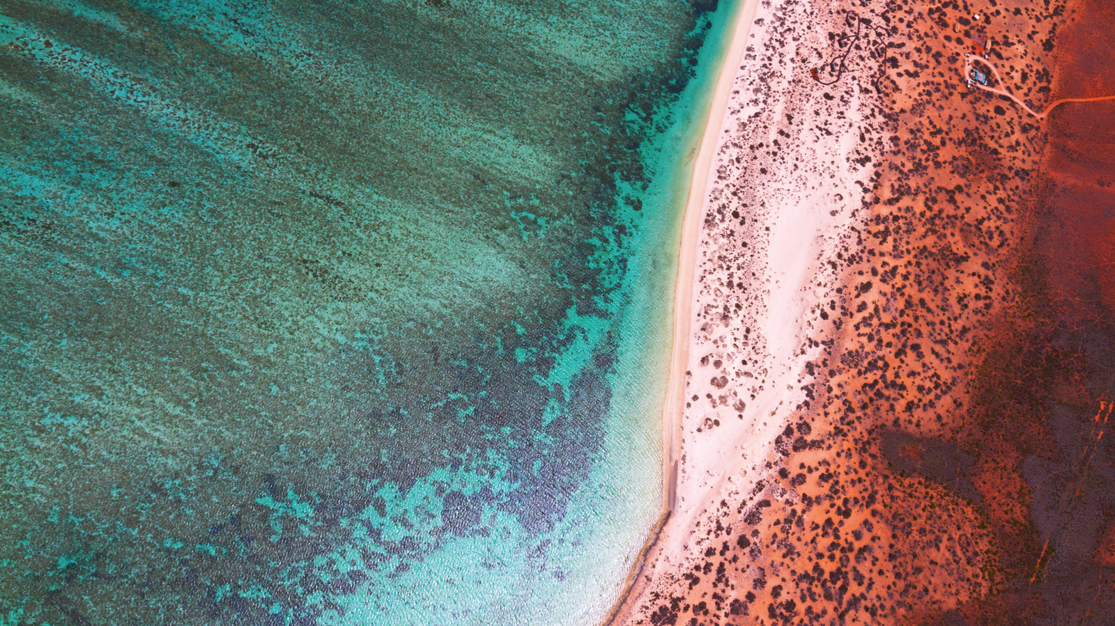 Le « Grand Canyon au bord de la mer » d'Australie est une merveille du désert sans foule, avec des sentiers de randonnée et des activités de plongée en apnée de classe mondiale