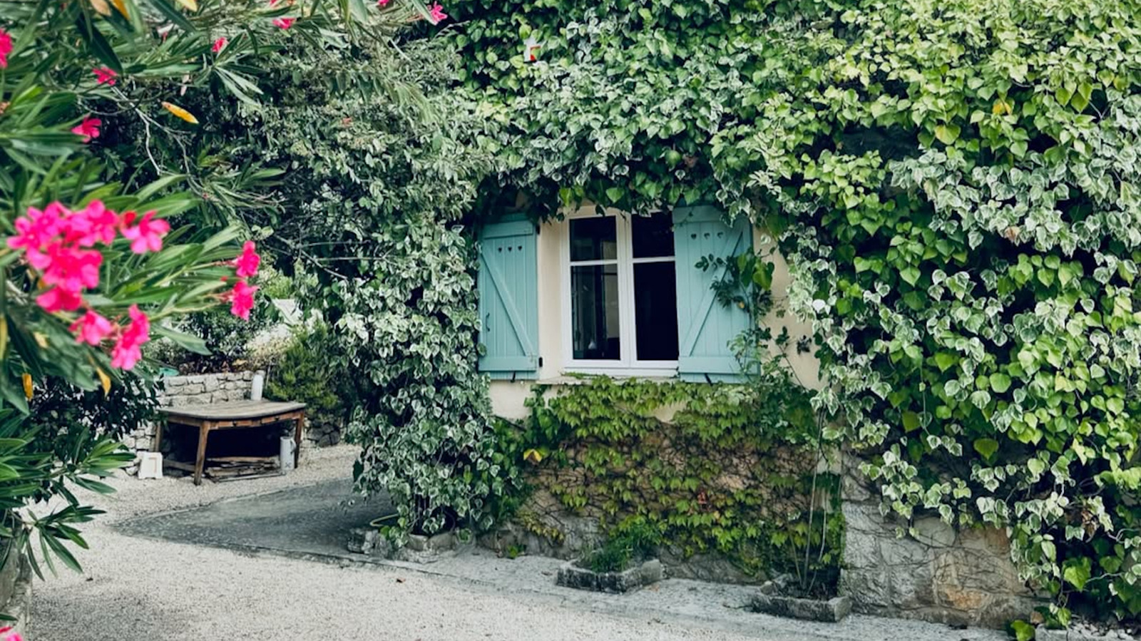 L'ancien cottage français de Julia Child en Provence est un rêve de conte de fées avec des attributs confortables