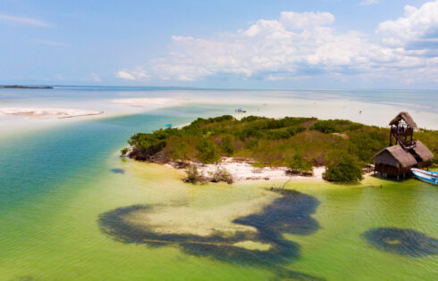 La meilleure plage du monde pour 2026 est une île paradisiaque isolée de sable blanc au large de la côte caraïbe du Mexique