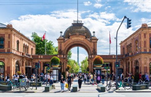 Le deuxième plus ancien parc d'attractions en activité au monde est une oasis de jardin au cœur de Copenhague