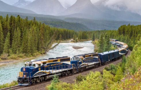 Le tout nouveau parcours ferroviaire du Canada à travers les parcs nationaux n'est disponible qu'à l'été 2026