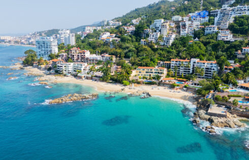 La destination gastronomique abordable préférée de Guy Fieri est une escapade pittoresque sur la plage avec de délicieux plats