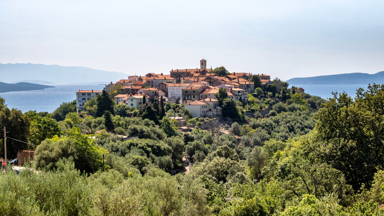 Village perché de Beli sur Cres, Croatie