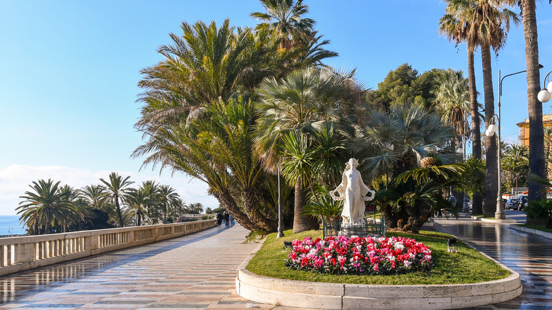 Statue sur la promenade de Sanremo