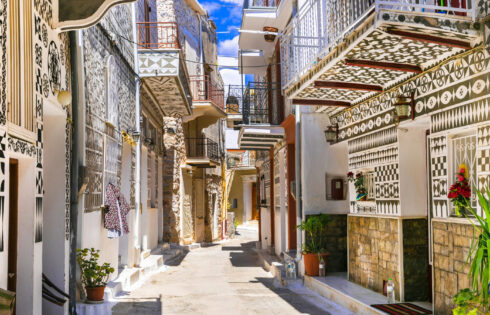 Le magnifique « village peint » de Grèce est une destination insulaire de rêve largement sous-estimée avec une touche artistique