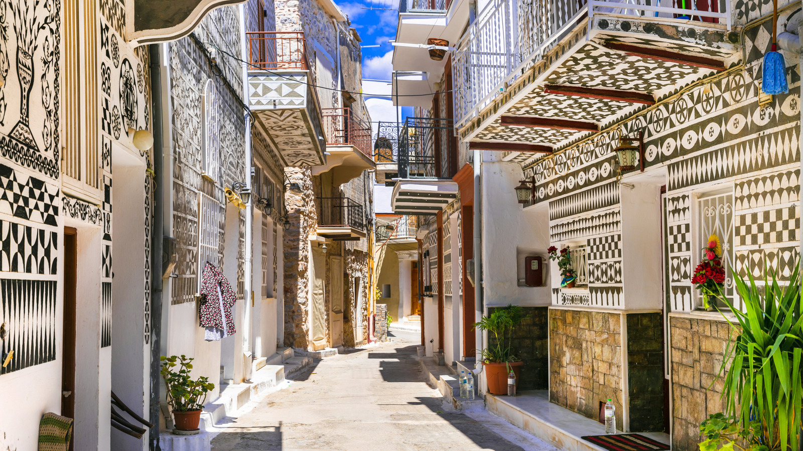 Le magnifique « village peint » de Grèce est une destination insulaire de rêve largement sous-estimée avec une touche artistique