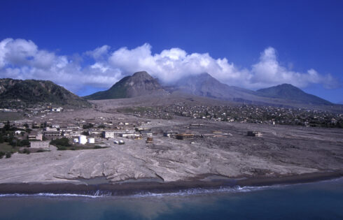 Cette capitale insulaire autrefois prospère des Caraïbes se trouve désormais sous forme de ruines et de décombres abandonnés