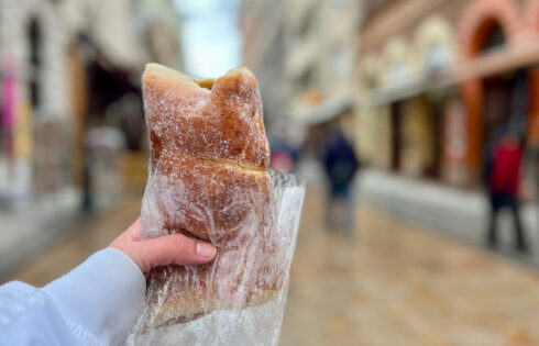 La ville gastronomique « la plus authentique » d'Europe est un endroit sous-estimé et abordable, connu pour ses plats de rue