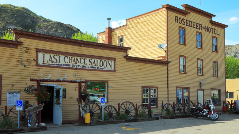 Last Chance Saloon et Rosedeer Hotel à Wayne, Alberta, ville fantôme