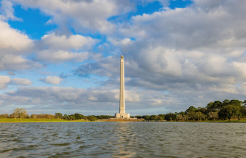 Le monument commémoratif de guerre le plus haut du monde est un monument imposant près de Houston avec une plate-forme d'observation