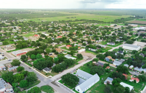 Entre San Antonio et Corpus Christi se trouve la « porte d'entrée vers Choke Canyon » du Texas avec des magasins locaux et des divertissements dans les parcs d'État
