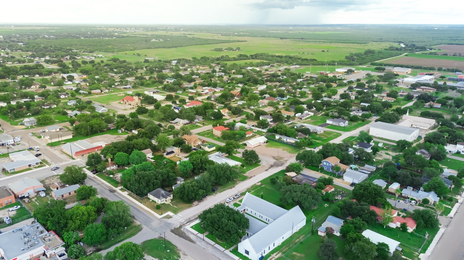 Entre San Antonio et Corpus Christi se trouve la « porte d'entrée vers Choke Canyon » du Texas avec des magasins locaux et des divertissements dans les parcs d'État