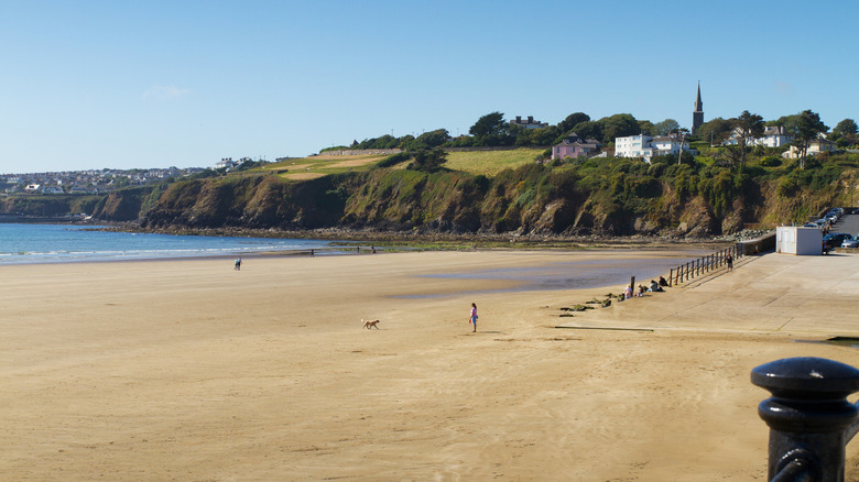 Le sable doré de la plage de Tramore