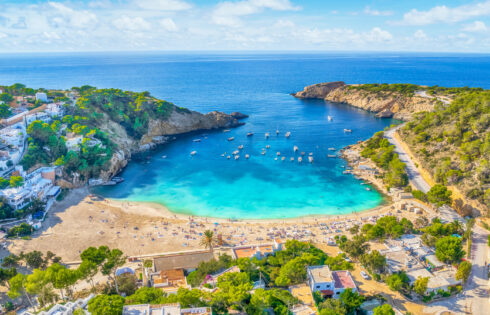 Ni la Sicile, ni Santorin : c'est l'île la plus populaire et la plus parlée d'Europe
