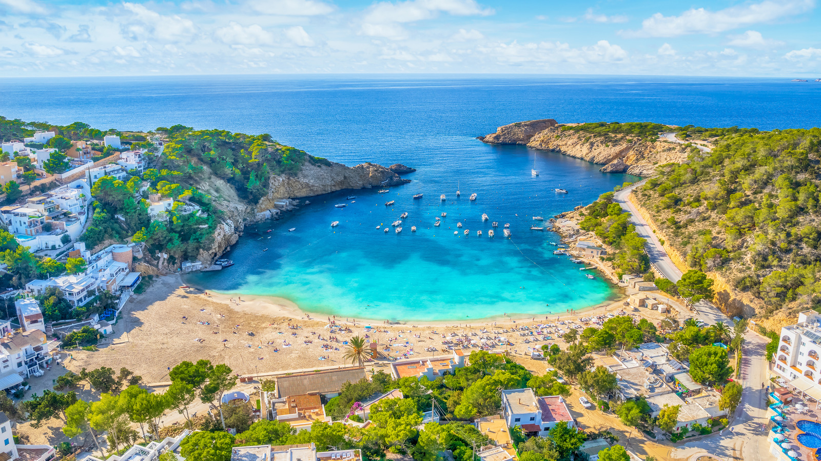 Ni la Sicile, ni Santorin : c'est l'île la plus populaire et la plus parlée d'Europe