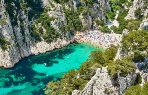 L'une des plus belles plages de France est une crique méditerranéenne isolée qui mérite une randonnée