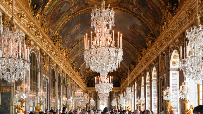Vue de la galerie des Glaces du château de Versailles