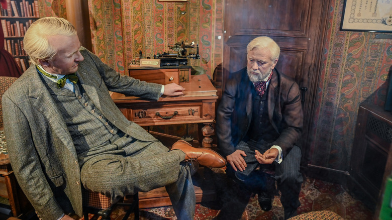 Figures de cire de Thomas Edison et Gustav Eiffel dans l'appartement personnel d'Eiffel dans la Tour Eiffel, Paris, France