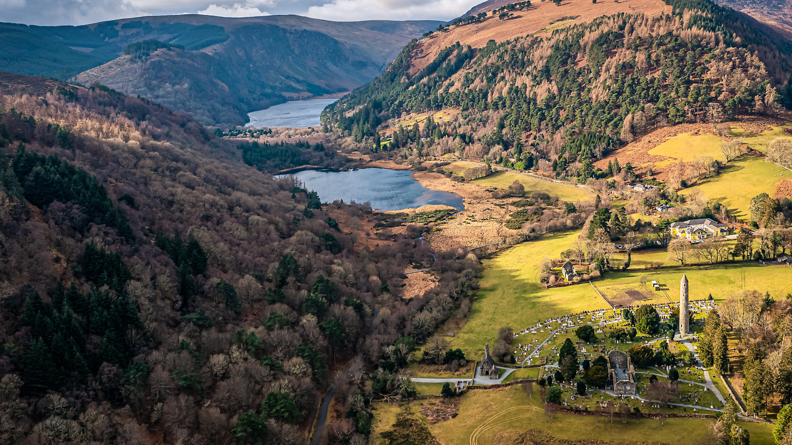 Le plus grand parc national d'Irlande possède de magnifiques montagnes, sentiers et sites historiques. Une excursion d'une journée rapide au départ de Dublin