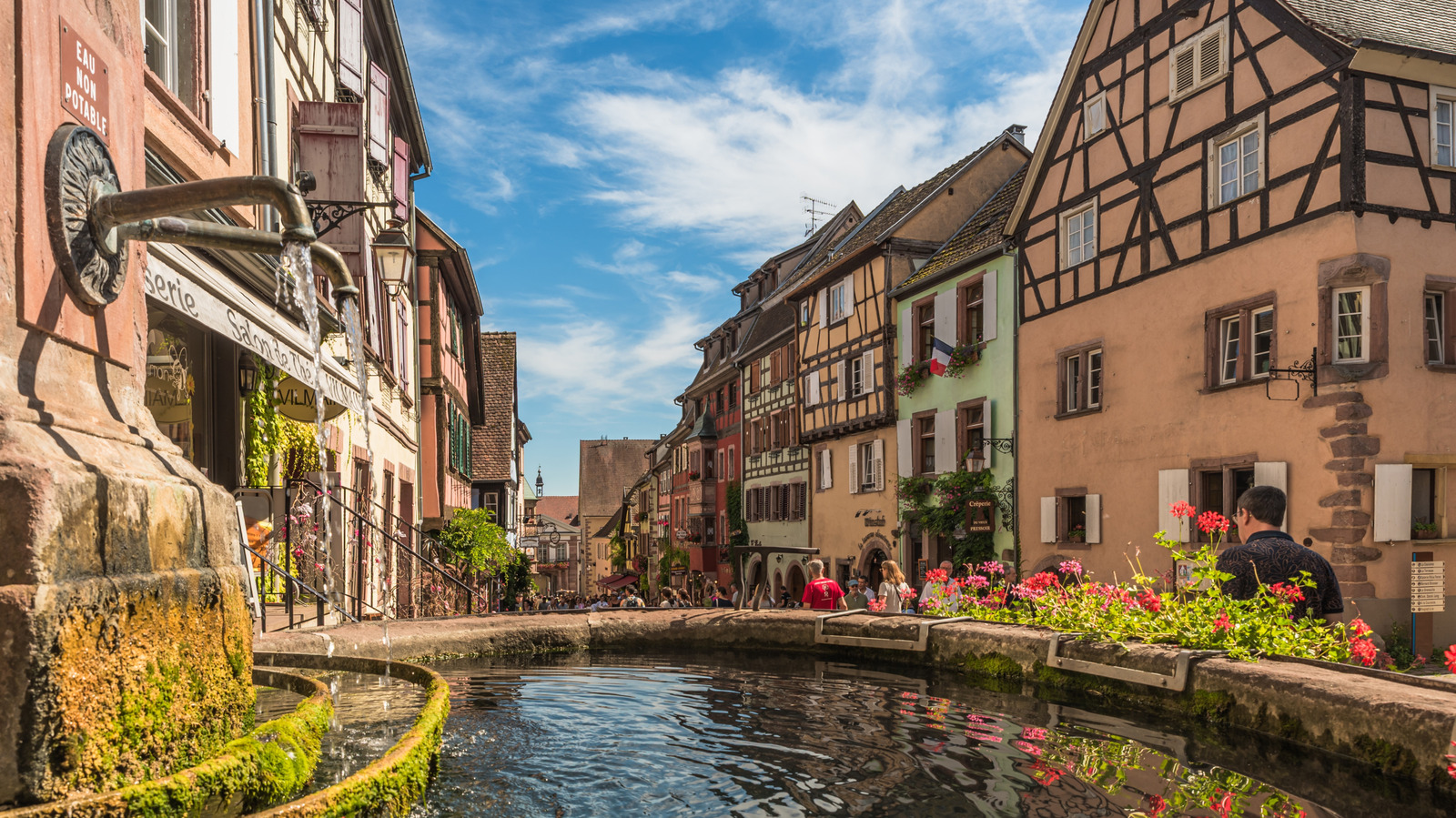 Oubliez Paris, ces magnifiques villages révèlent les scènes de contes et la culture vibrante de la France