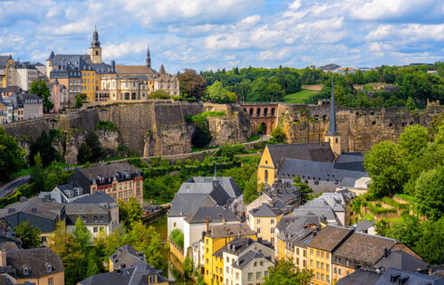 Le pays le plus riche du monde est une oasis européenne connue pour ses villes colorées et ses sentiers de randonnée pittoresques