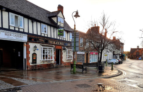 Entre Londres et Cambridge se trouve une ville confortable avec de charmantes boutiques du centre-ville et des restaurants savoureux