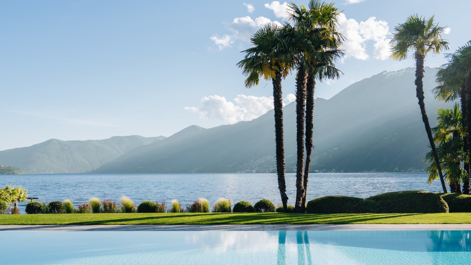 « Le seul véritable complexe balnéaire de Suisse » est un grand joyau au bord du lac avec un restaurant étoilé au guide Michelin et un spa