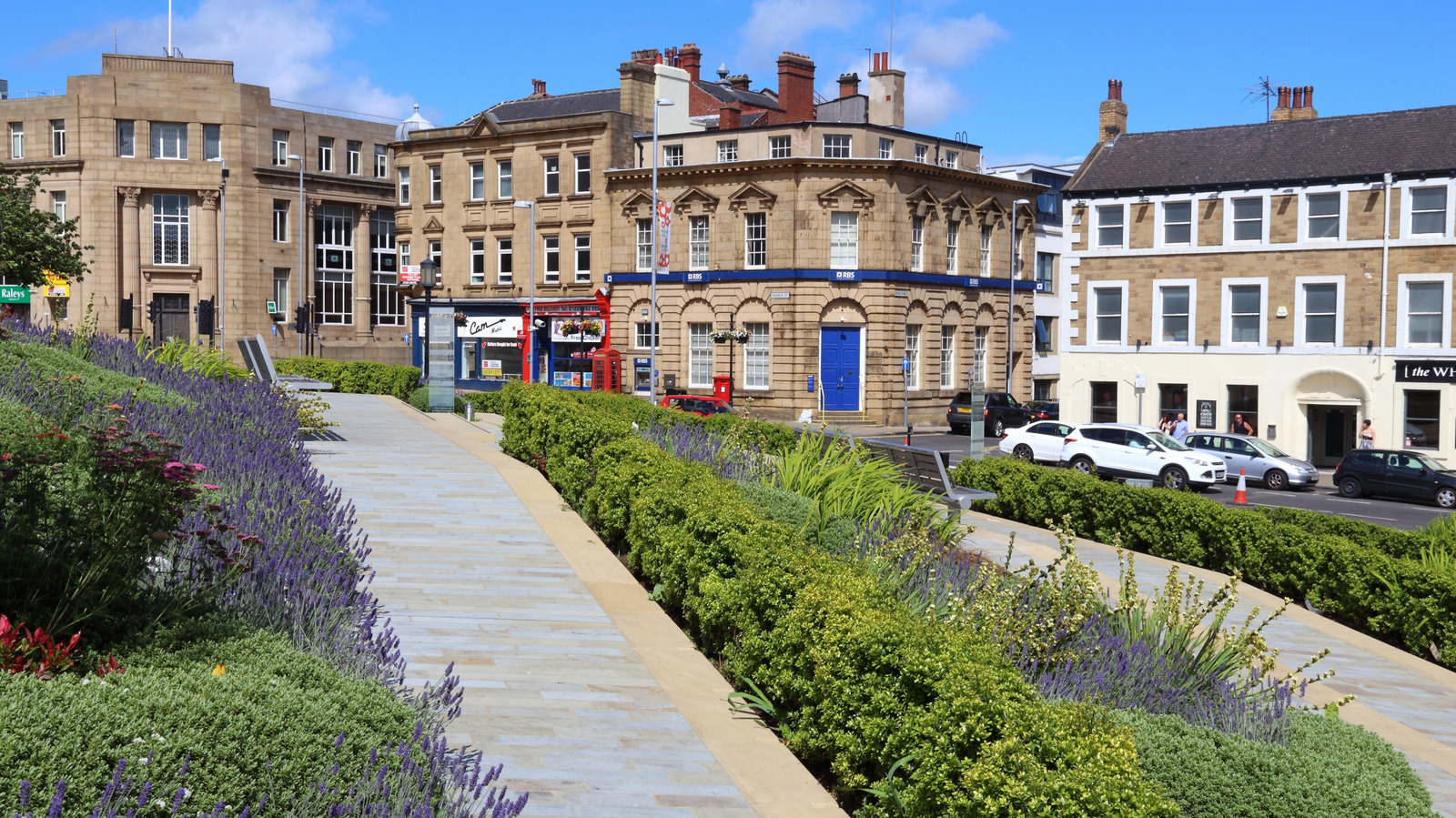 Entre Leeds et Sheffield se trouve l'ancienne ville minière d'Angleterre avec des magasins, des plats savoureux et un charme historique