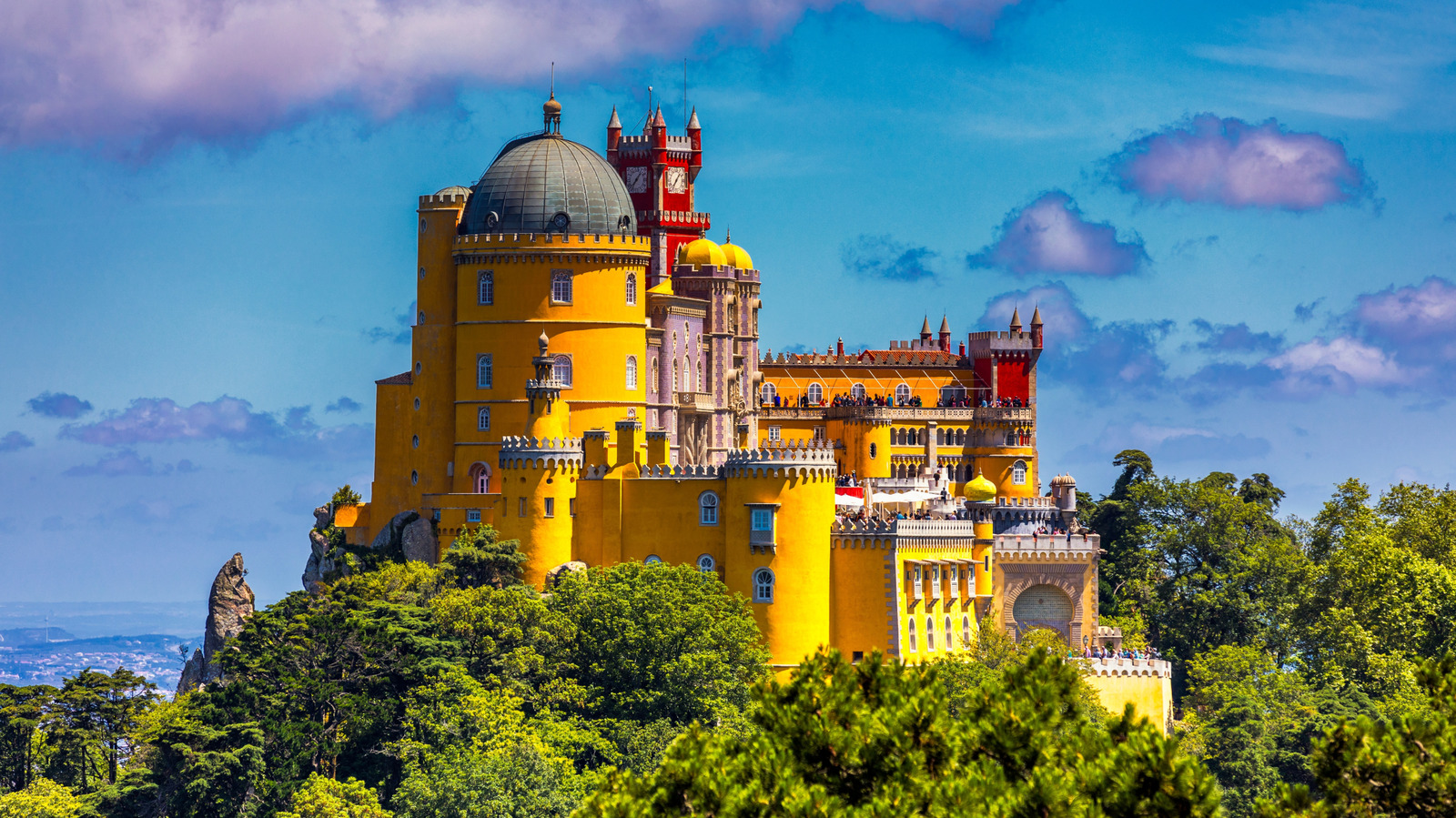 Rick Steves dit que cette ville est le meilleur endroit pour s'évader de Lisbonne, au Portugal, pour un « mélange de beauté naturelle et artificielle »