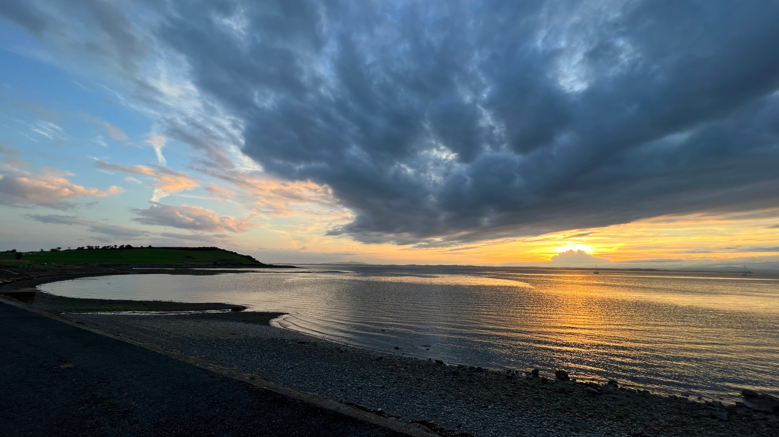 Le plus grand lac d'eau douce du Royaume-Uni est une beauté irlandaise autrefois florissante et malheureusement en train de mourir