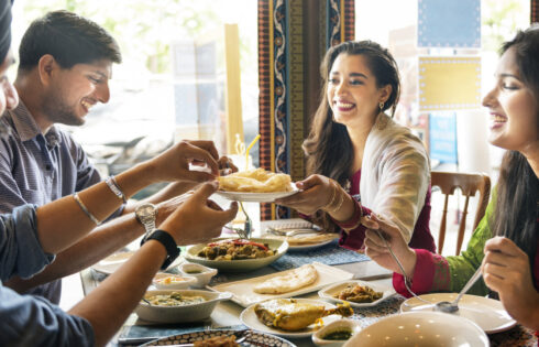 5 règles des restaurants indiens que les touristes américains brisent dans les 10 premières minutes