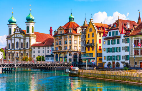 Rick Steves ne comprend pas pourquoi les touristes négligent souvent les villes colorées de ce pays européen