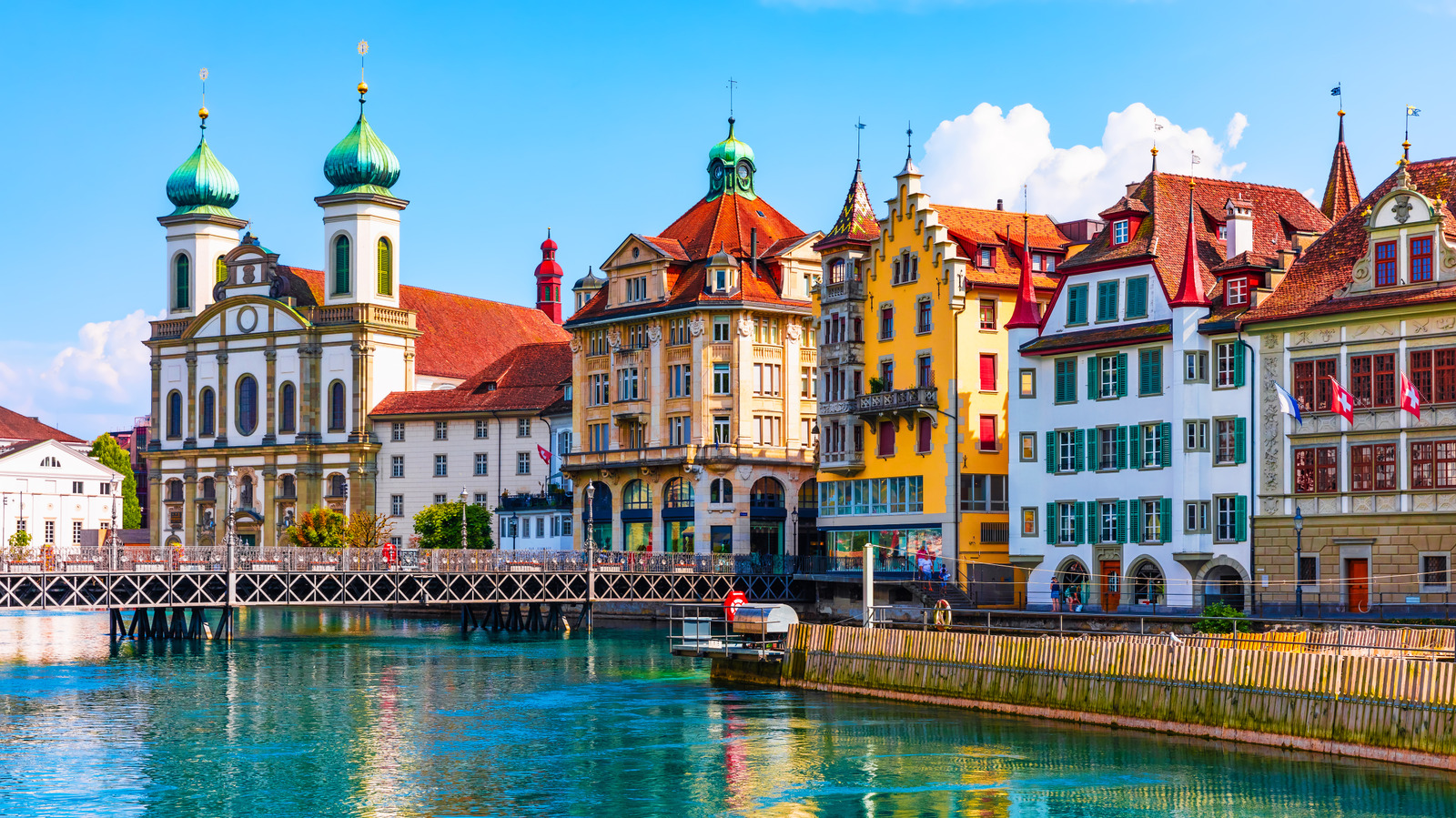 Rick Steves ne comprend pas pourquoi les touristes négligent souvent les villes colorées de ce pays européen