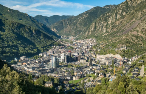 Ce pays où les touristes sont largement plus nombreux que les locaux est un joyau de montagne à couper le souffle en Europe